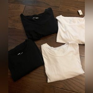 Aerie tee lot size small, fit oversized .